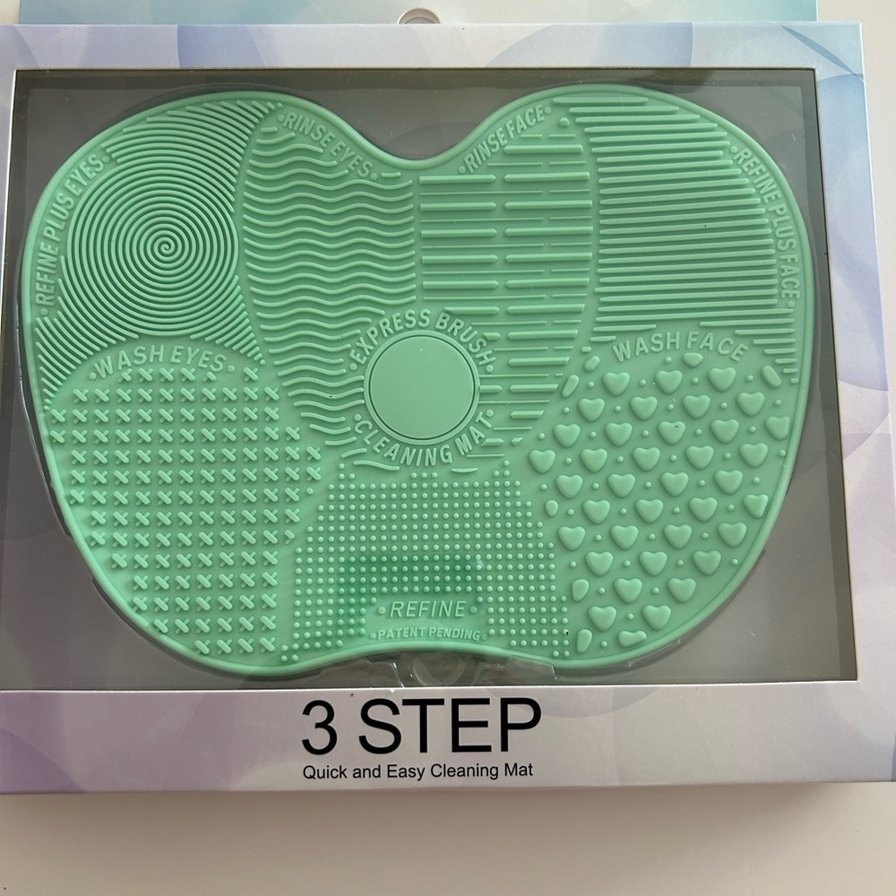 Silicone Makeup Brush Cleaner Mat - Large Mint Green BRAND NEW